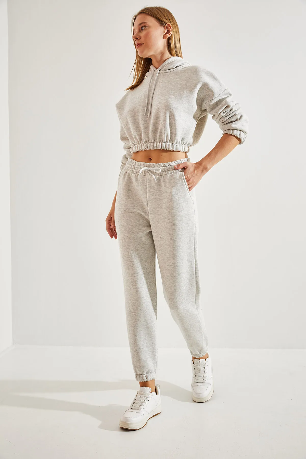 Bianco Lucci  Kurze Damen-Sweathose mit Kapuze, elastischem Bund, Oberteil und Unterteil im Set