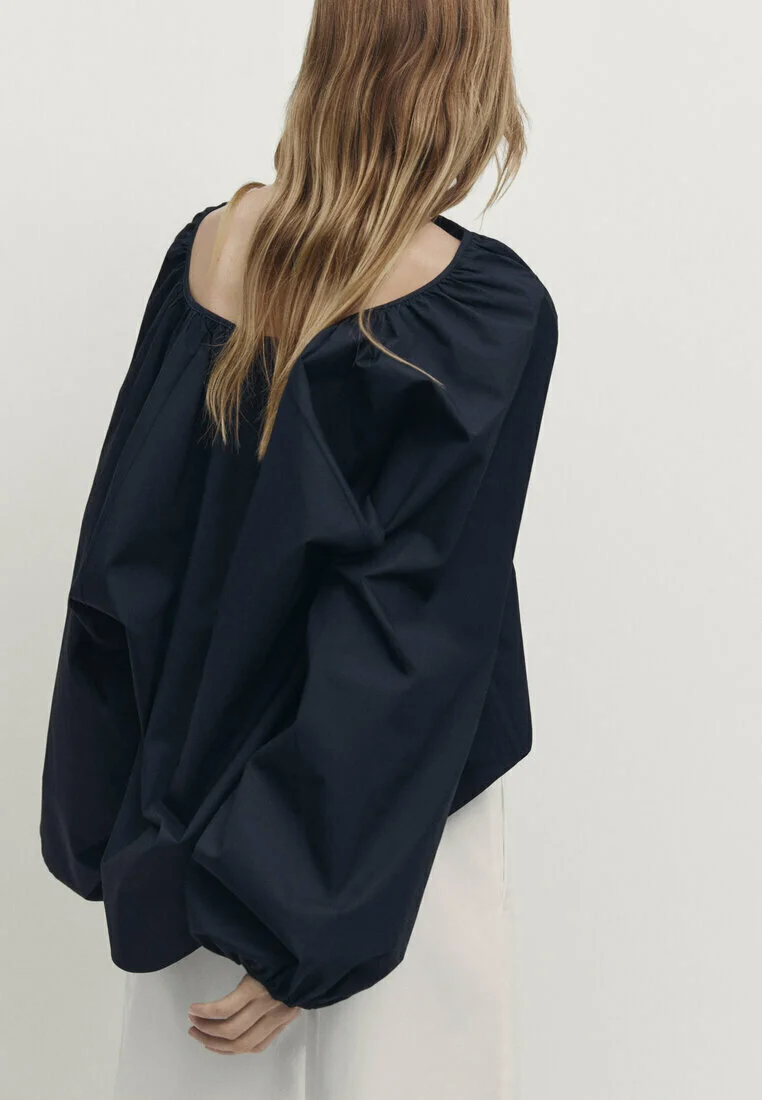 Blusa de popelina con mangas abullonadas de Massimo Dutti
