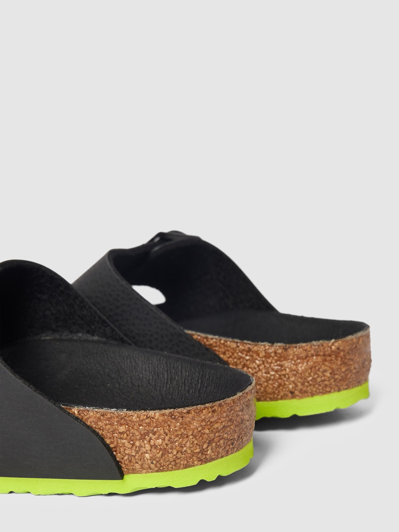 Zehentrenner mit Dornschließe in metallic Modell 'Gizeh' in schwarz