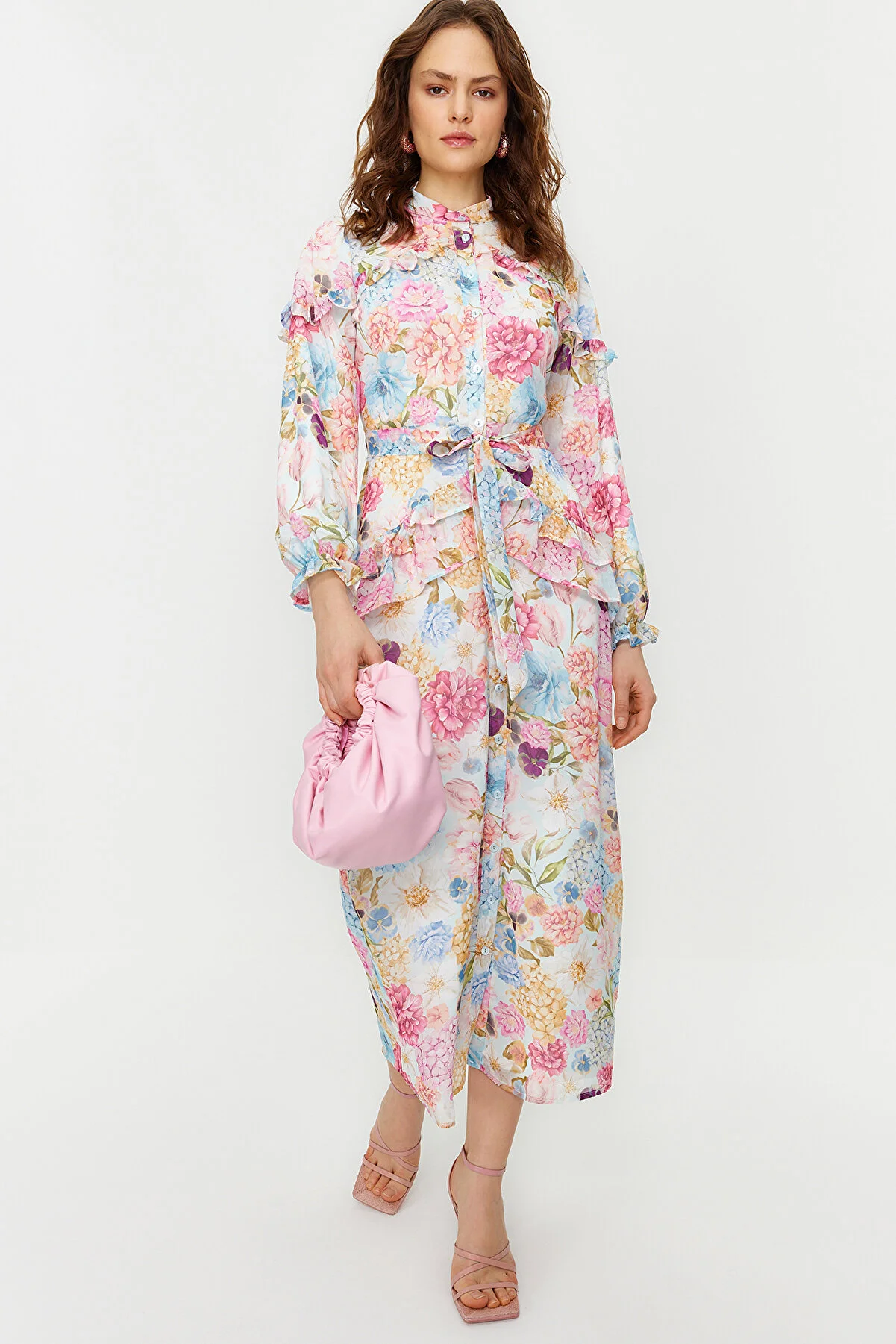 Trendyol Modest  Fliederfarbenes Kleid aus gewebtem Chiffon mit floralem Rüschendetail und Futter TCTSS24EB00003