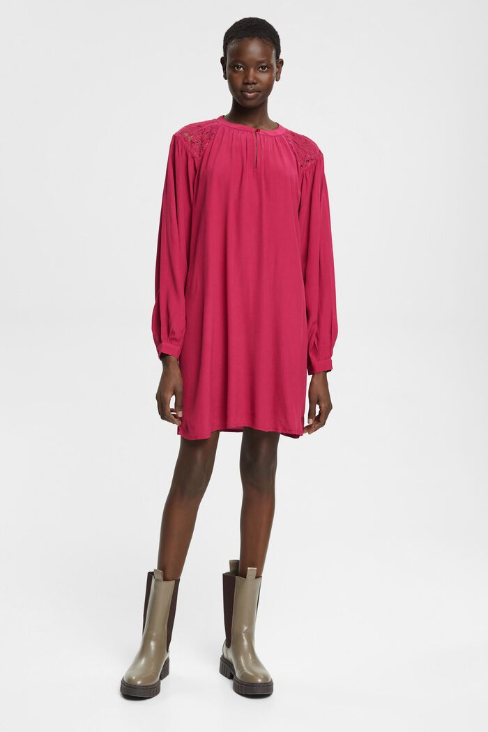 Kleid mit Spitzendetails