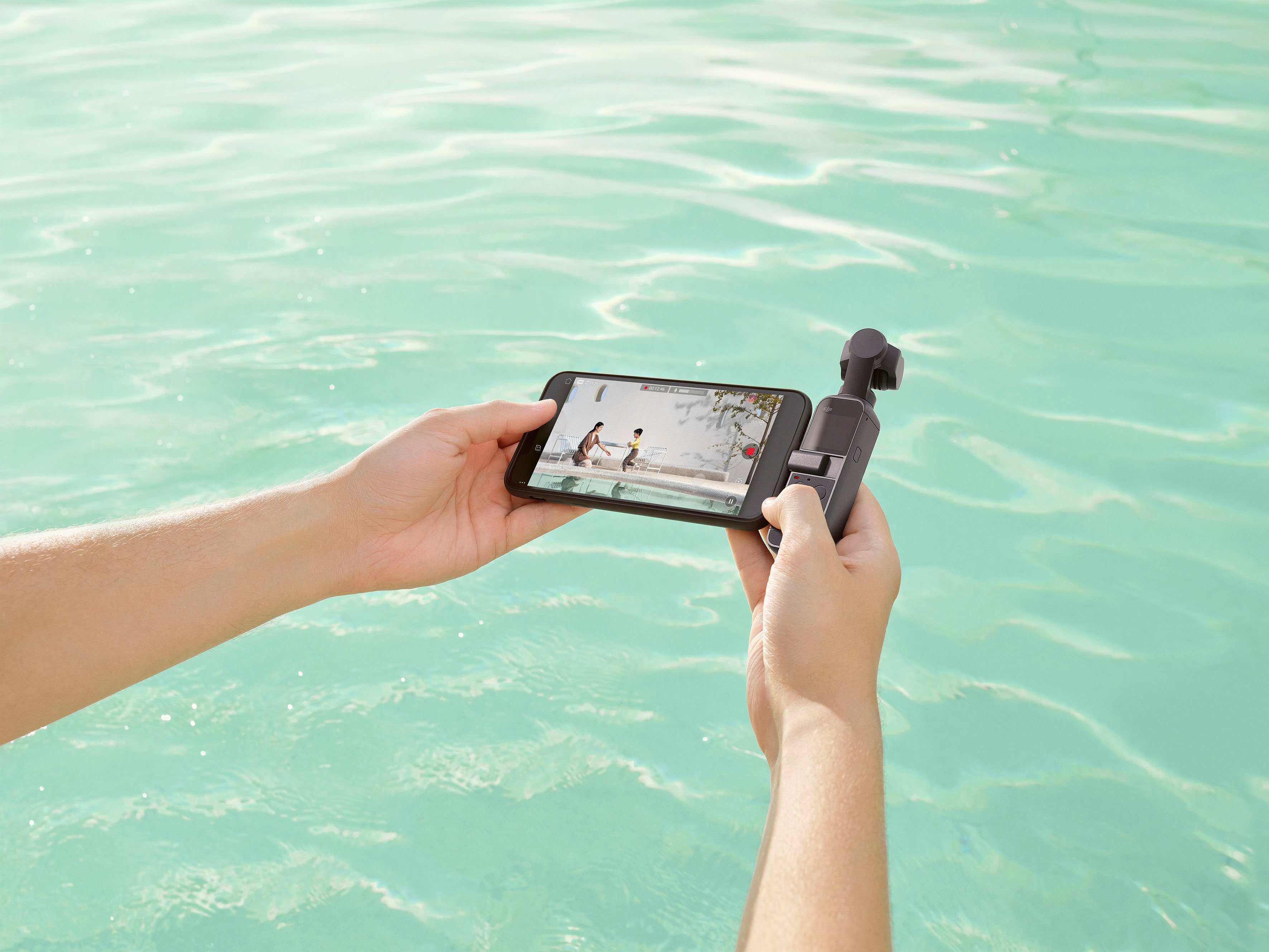 DJI Pocket 2 Creator Combo Gimbal (1/1.7” CMOS, Zeitraffer, Slow Motion, 8x Zoom, Livestreaming)