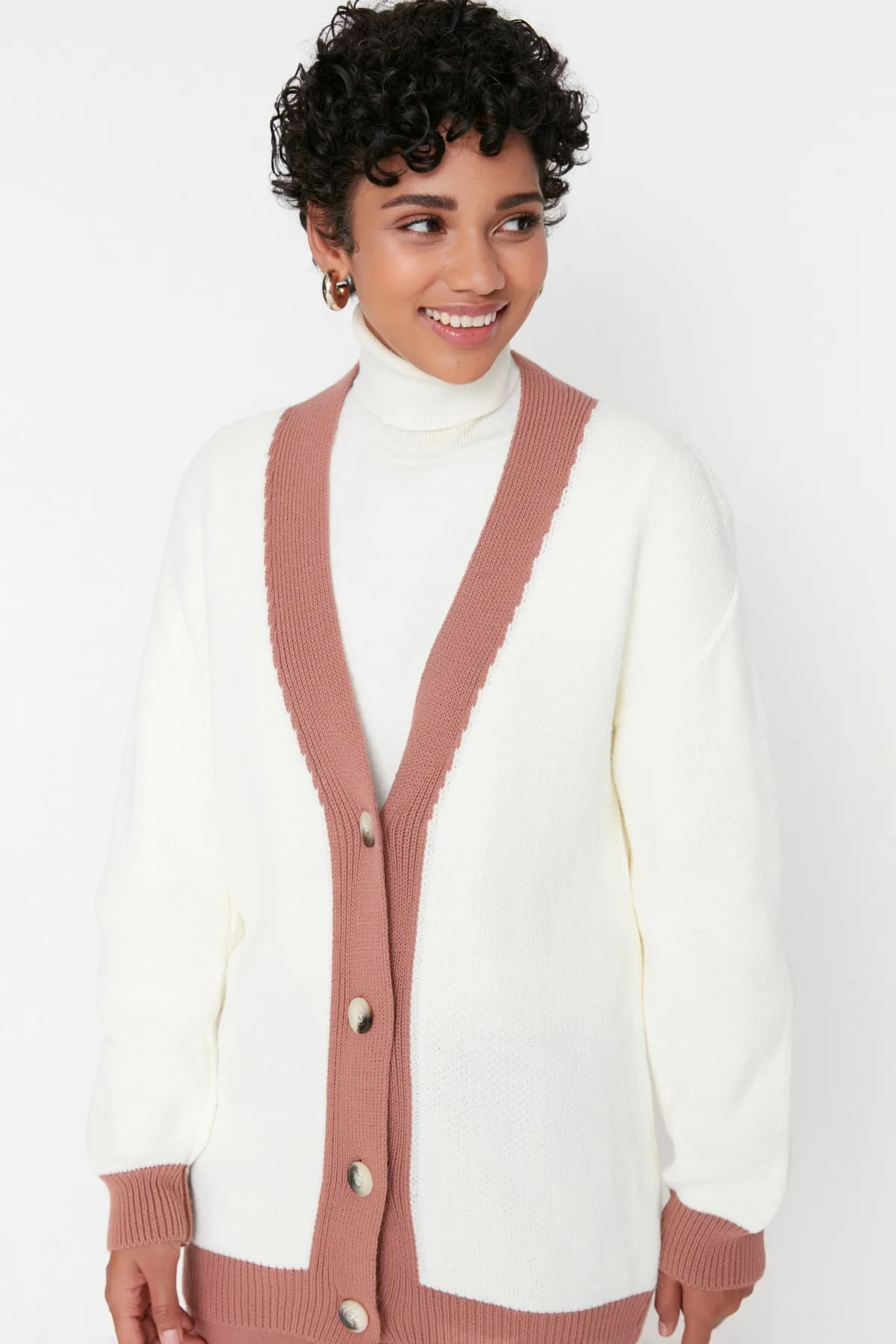 Trendyol Modest  Strickset mit Cardigan und Hose mit Streifendetail von Dried Rose TCTAW22AU0156