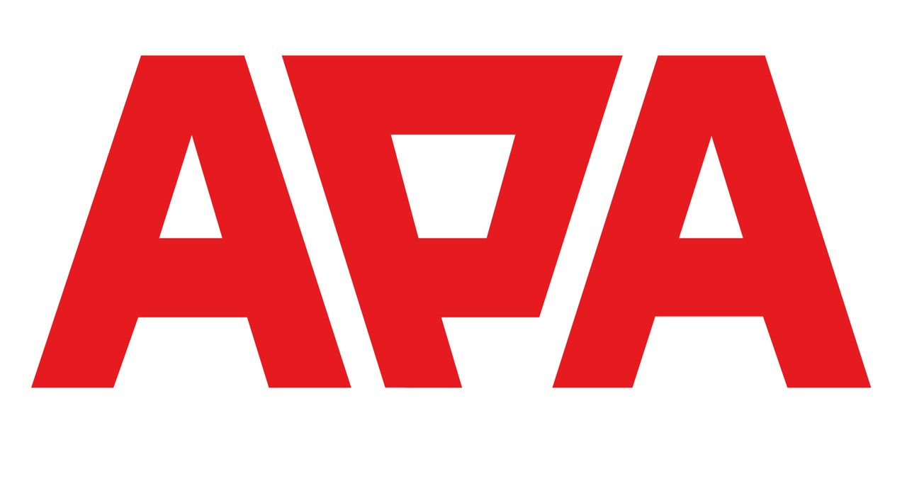 APA Int. Batterieladegerät 6/12V 4A mit Kabelaufroller