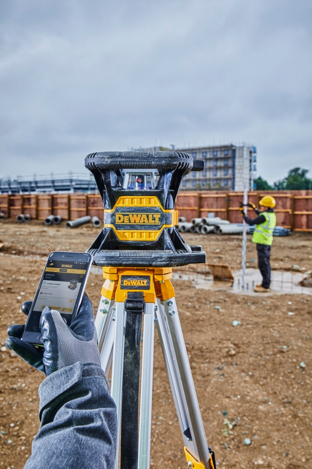 Rotační laser DeWalt DCE080D1RS-QW červený 18V 2,0Ah Li-ion s Bluetooth