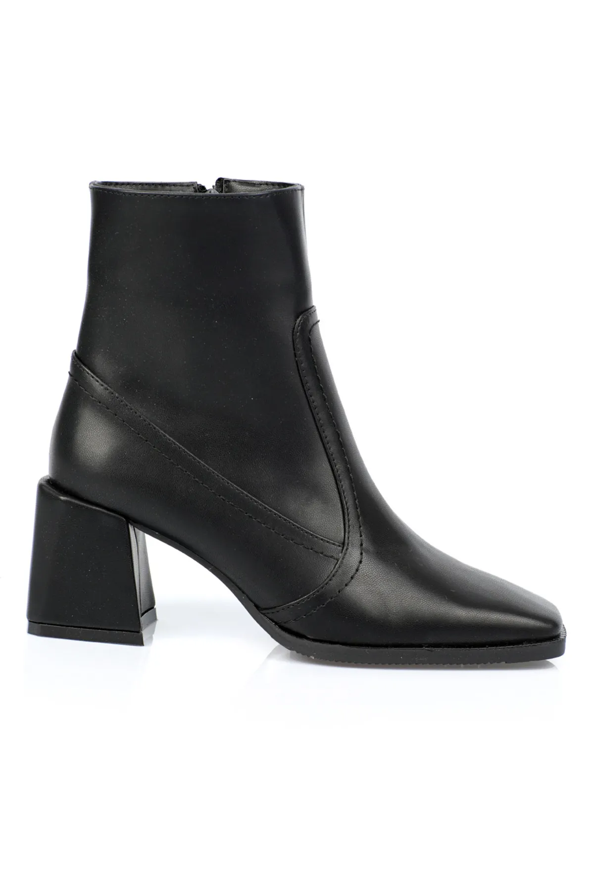 Capone Outfitters  Damenstiefel mit stumpfer Zehenpartie und seitlichem Reißverschluss