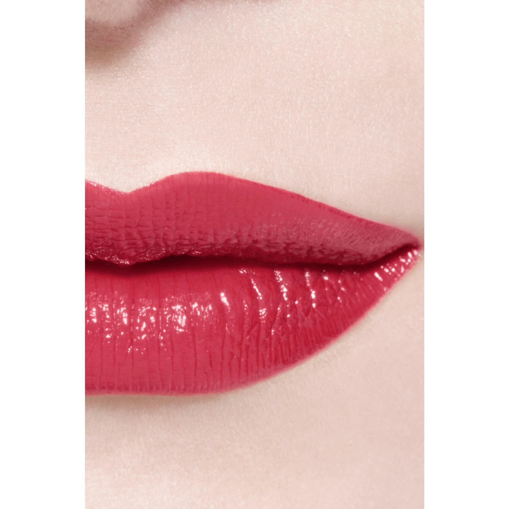 ROUGE ALLURE LAQUE - RUJUL FLUID EXTREM DE DURATĂ ȘI STRĂLUCITOR