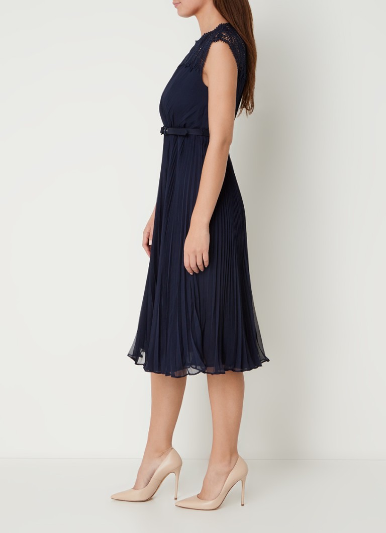 Vestido midi Makaela Phase Eight con pliegues y cinturón.