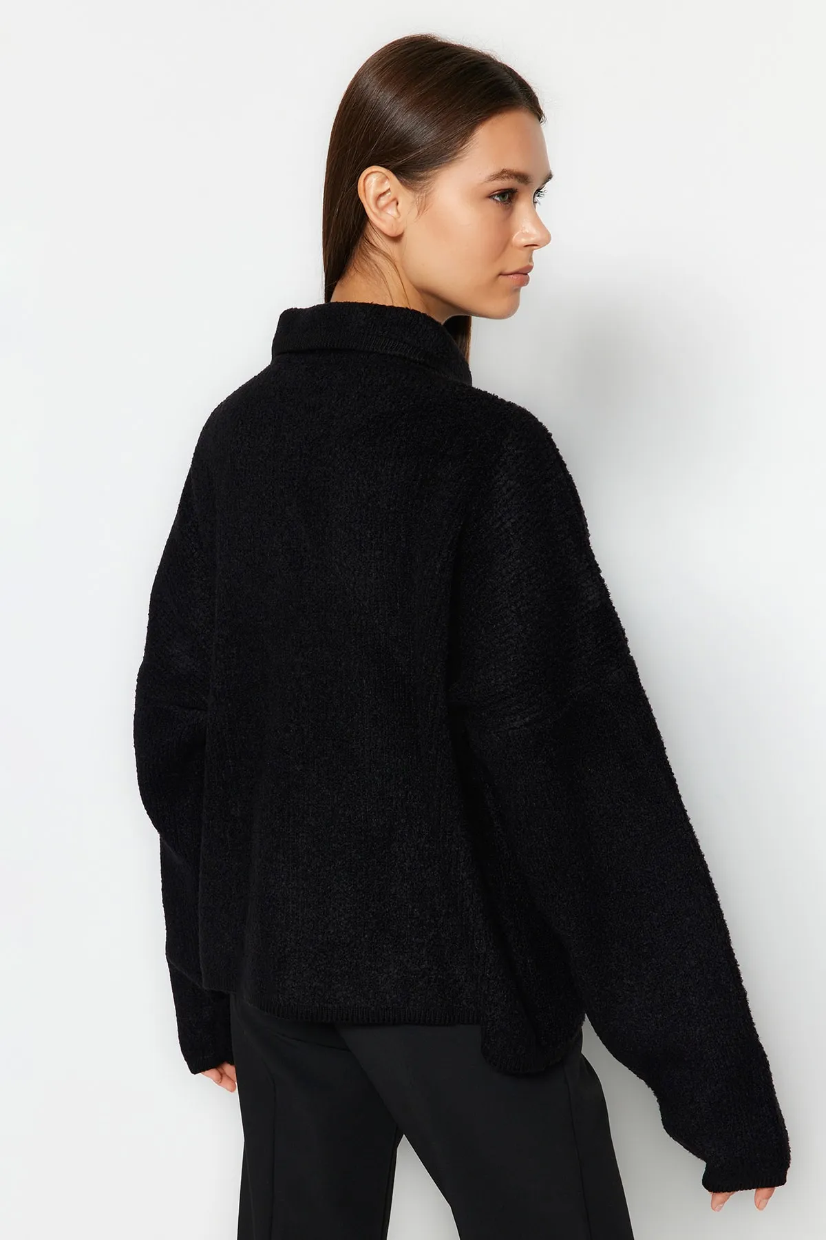 Trendyol Collection  Schwarzer, weit geschnittener Bouclé-Strick-Cardigan TWOAW24HI00177