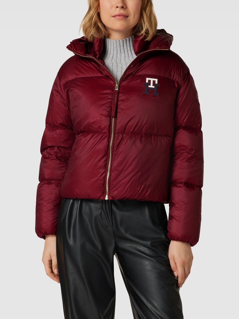 Daunenjacke mit Label-Details in bordeaux rot