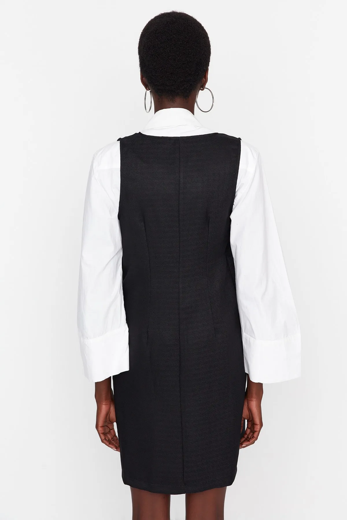 Trendyol Collection  Schwarzes, zweireihiges Mini-Gilet-Webkleid mit Gürtel und detailliertem Ausschnitt TWOAW21EL0158