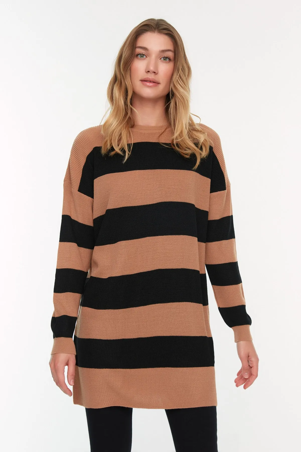 Trendyol Modest  Braun gestreifter Strickpullover TCTAW22AK0131