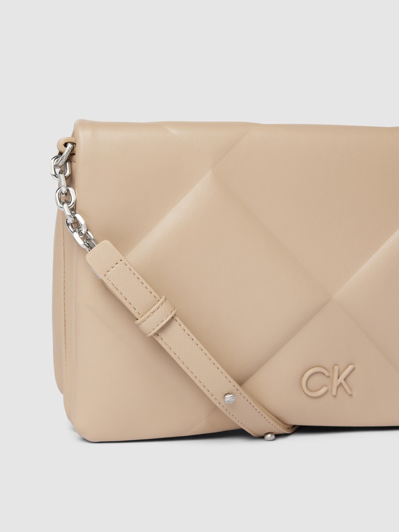Umhängetasche mit Strukturmuster Modell 'QUILT' in beige