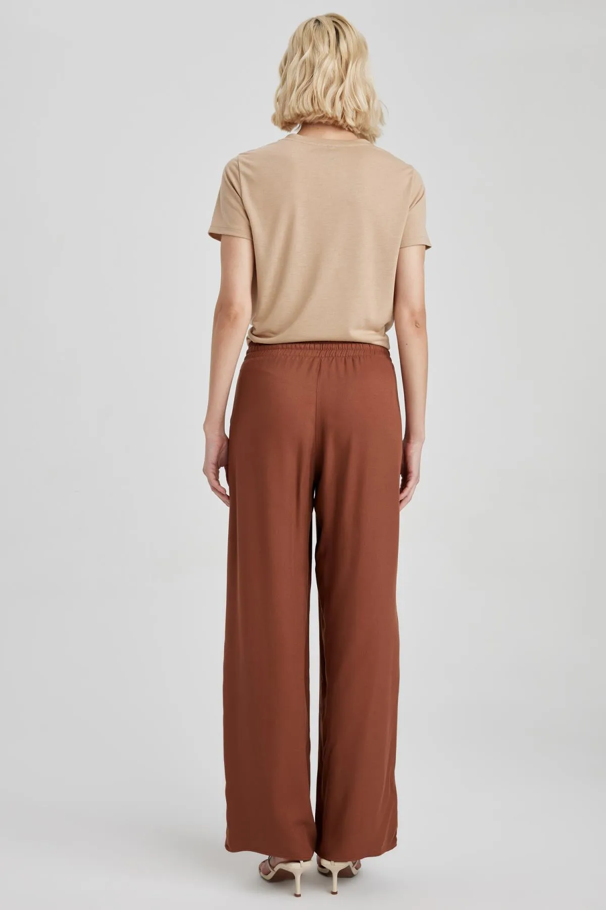 DeFacto  Florida Florida-Hose aus Viskose mit hoher Taille und weitem Bein und Taschen, J8738az23sm