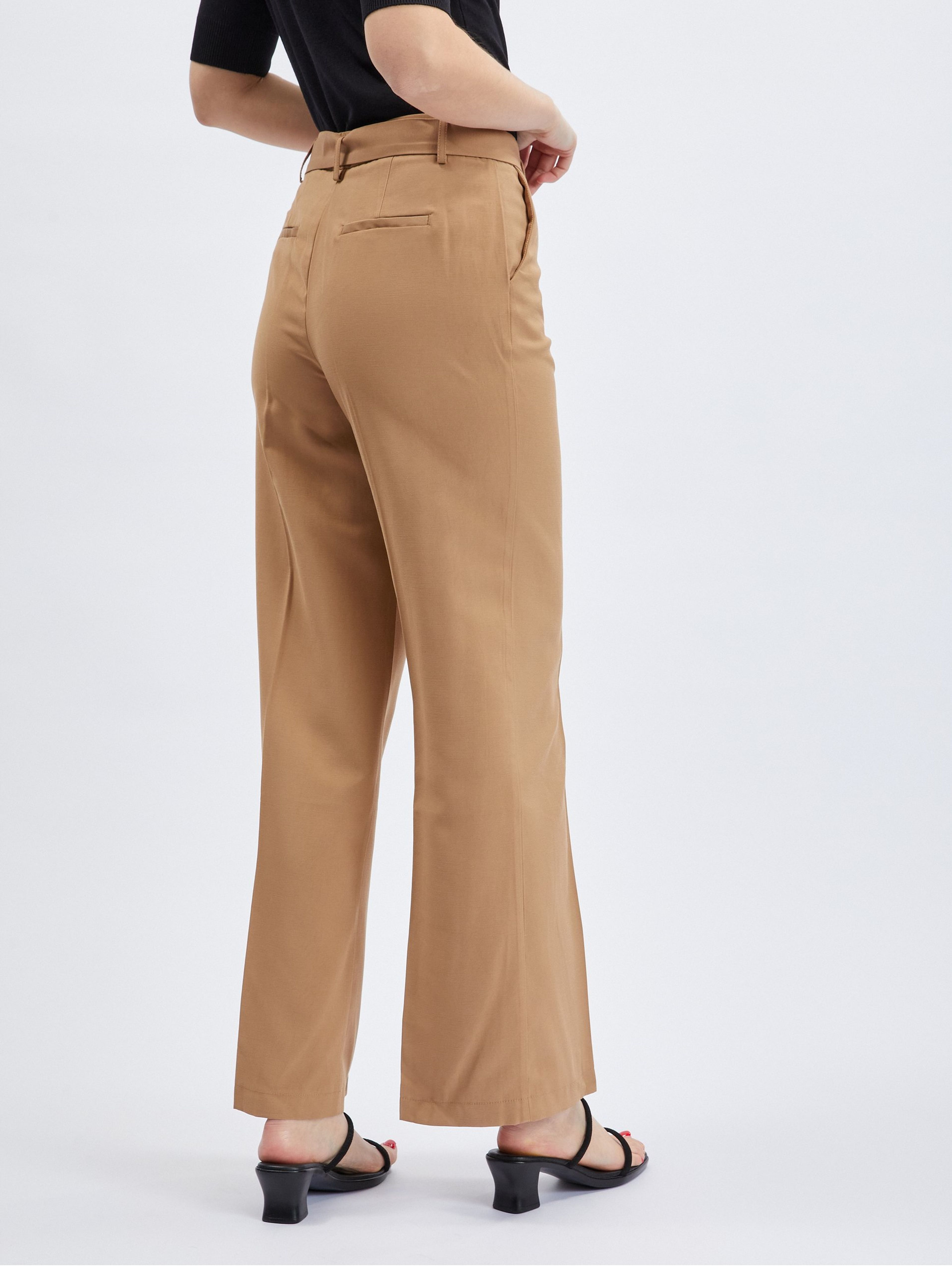 Hellbraune Damenhose mit Gürtel ORSAY
