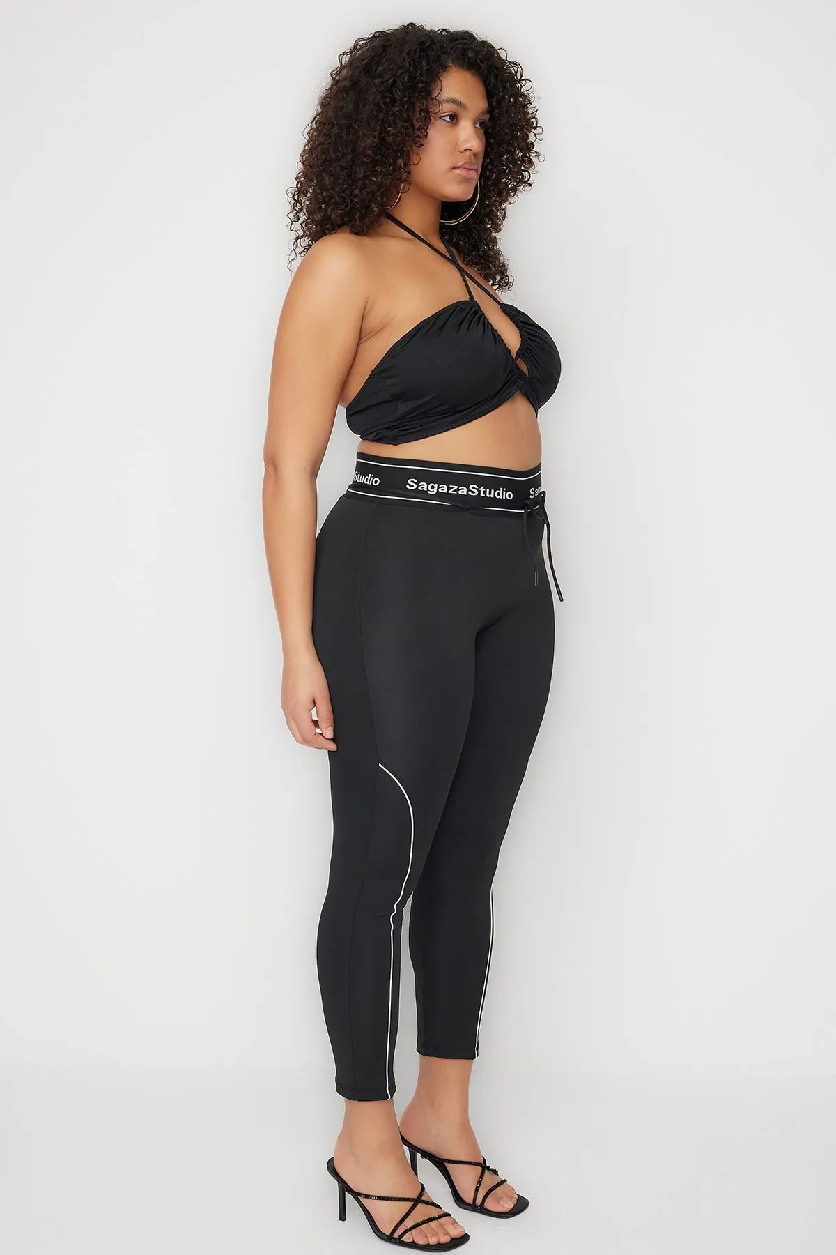 Trendyol Collection  X Sagaza Studio – Schwarze Sport-Leggings mit Kordelzug-Paspelierung und Push-Up-Nähten