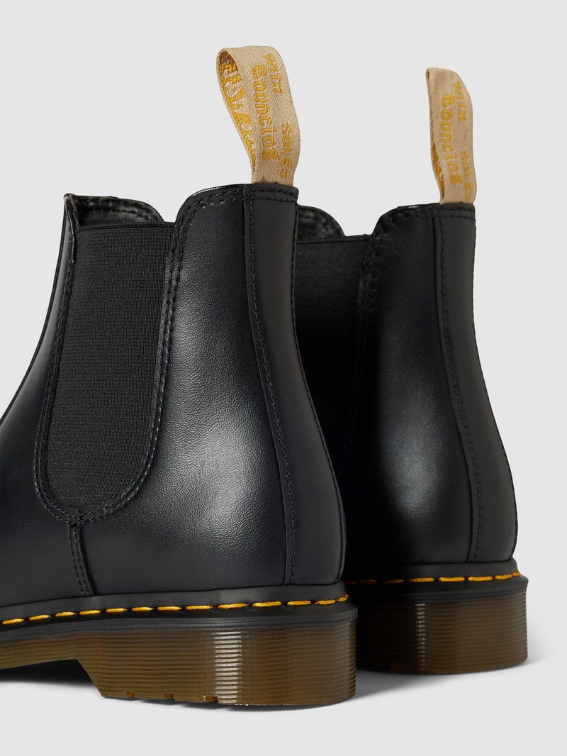 Chelsea Boots mit elastischen Einsätzen in schwarz