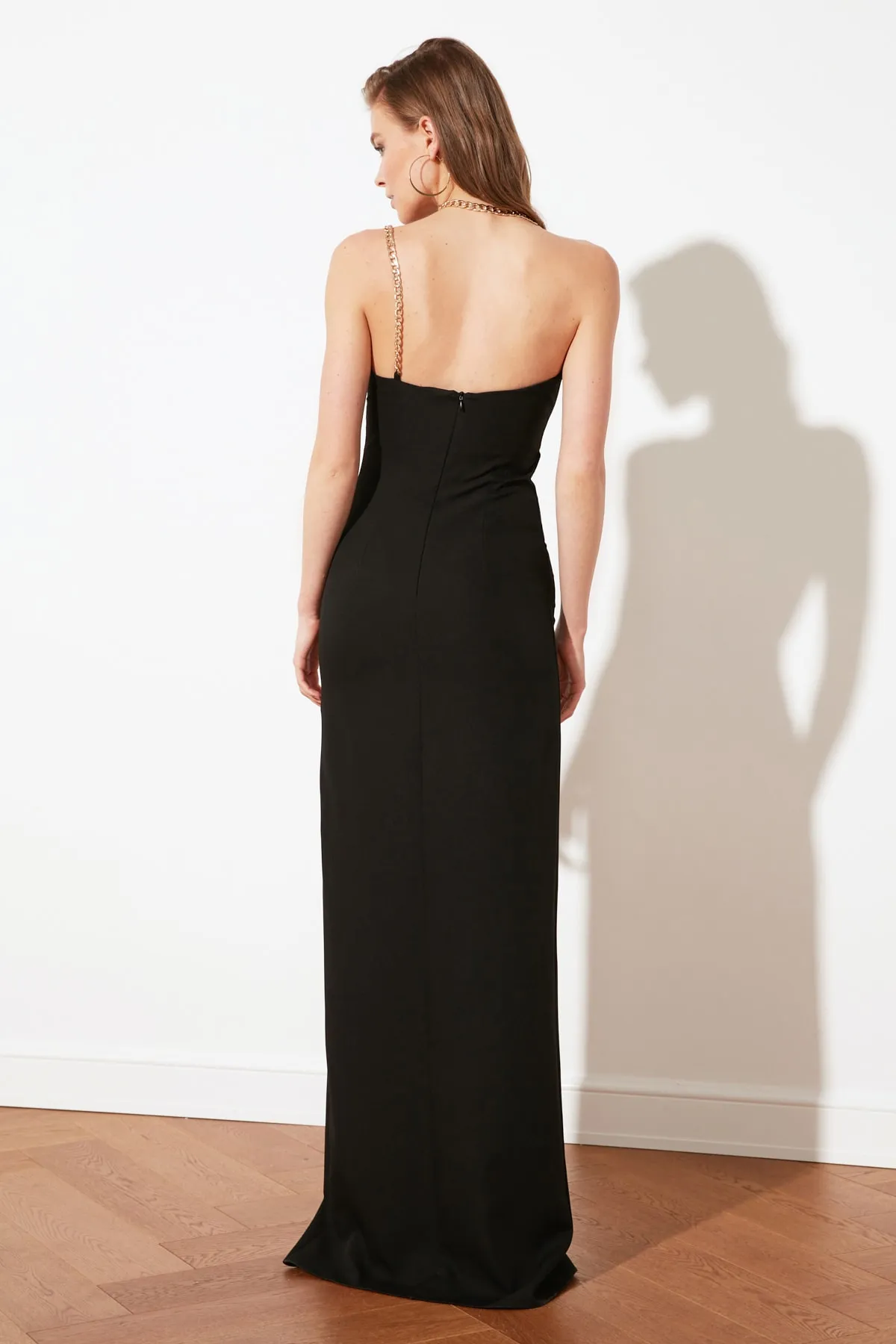 Trendyol Collection  Langes schwarzes Abendkleid - TPRSS23EL00509 mit Stein-Accessoire-Detail