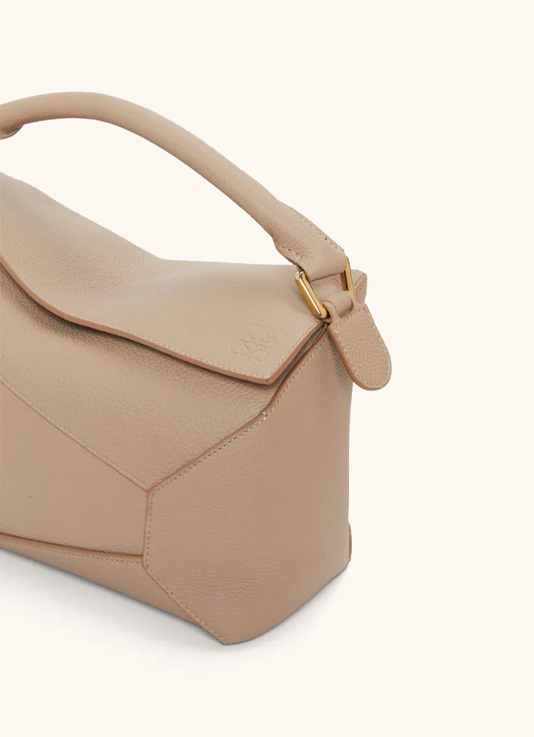 LOEWE Puzzle Edge -olkalaukku vasikannahkaa