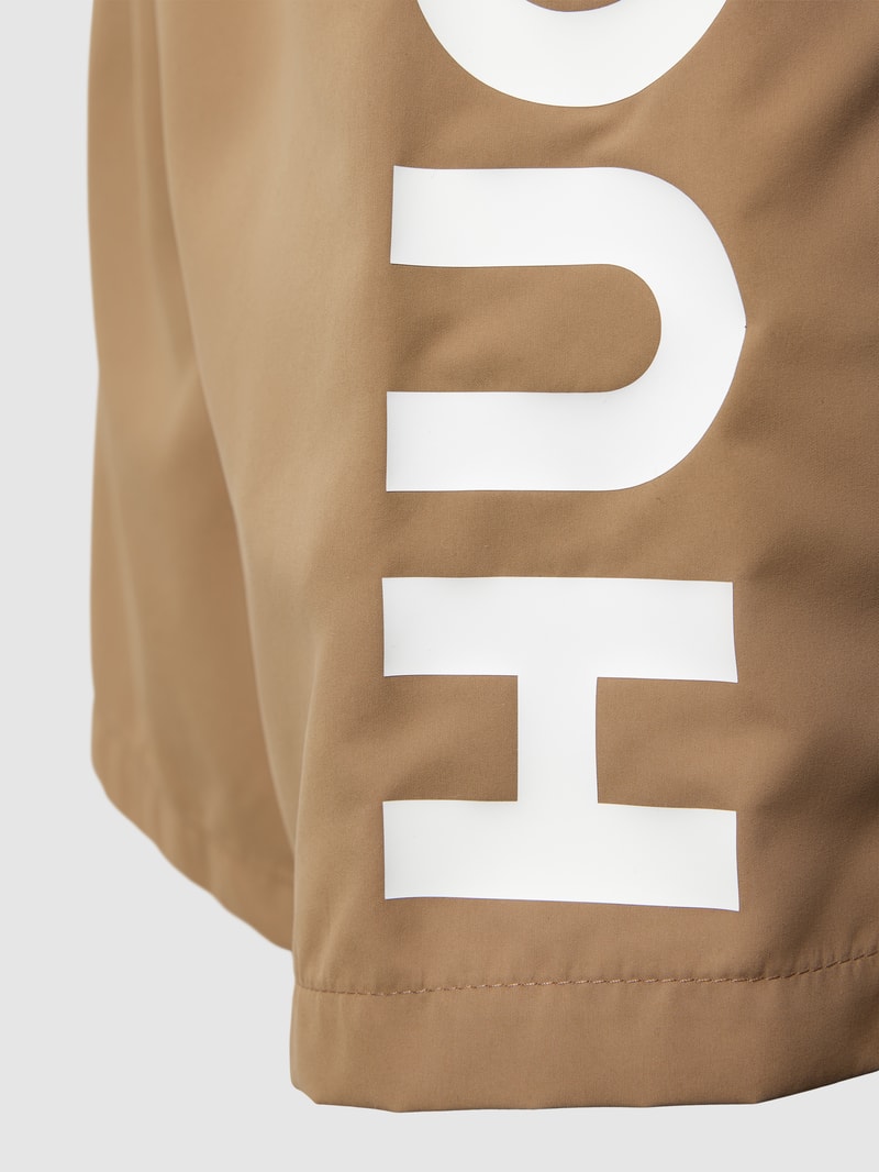 Badehose mit Label-Print in camel