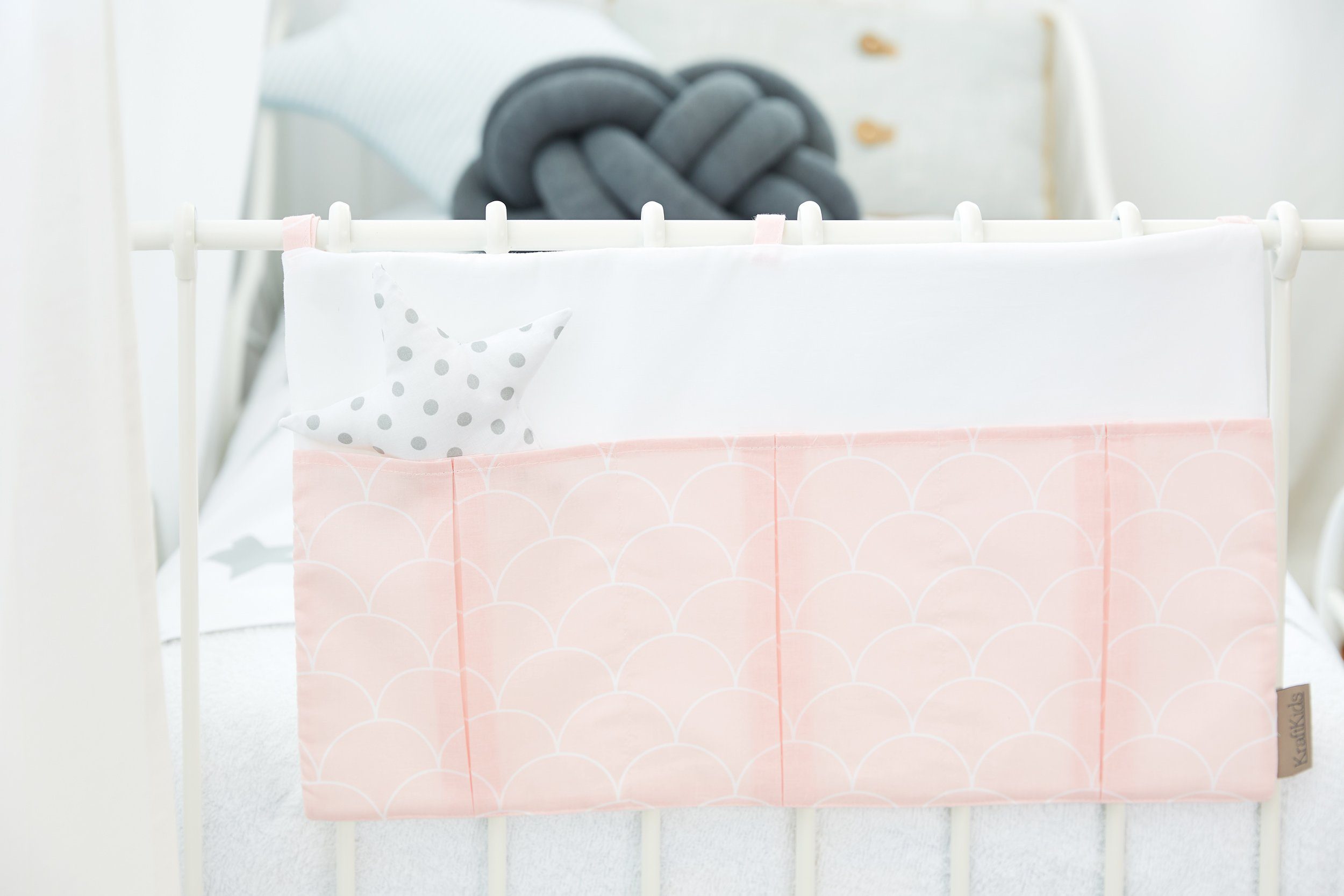 KraftKids Betttasche weiße Halbkreise auf Pastelrosa, mit drei Fächern, innen mit Polyestervlies versteift