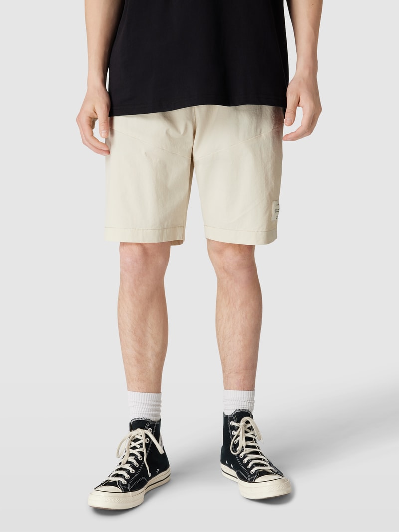 Shorts mit elastischem Bund in offwhite
