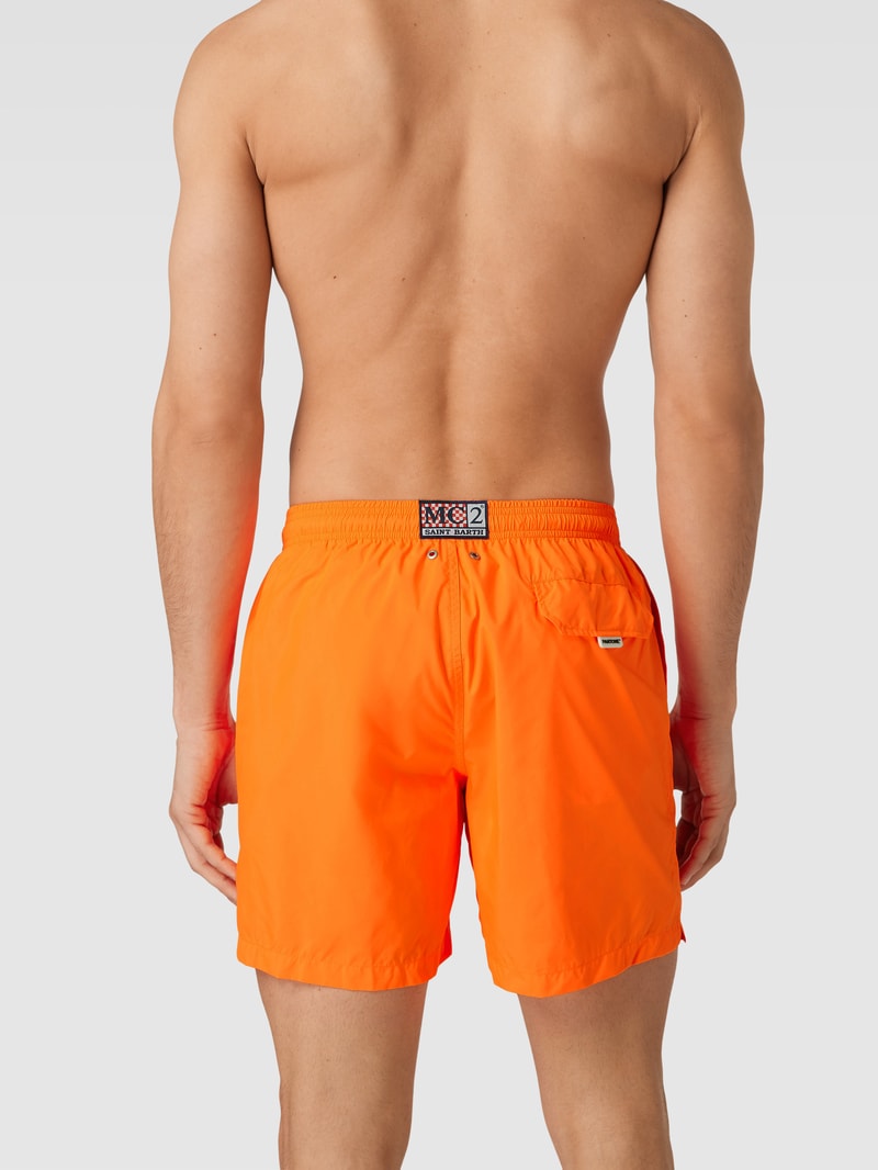 Badehose mit Label-Patch in neon orange