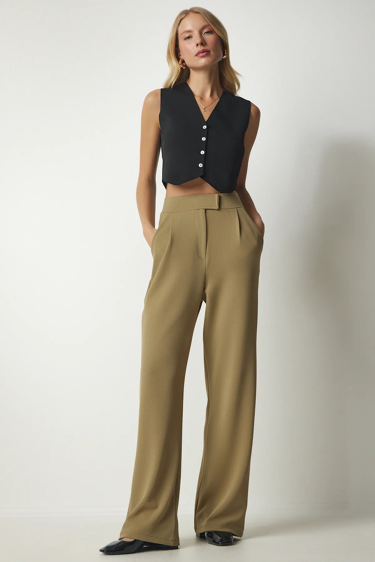Happiness İstanbul  Bequeme gewebte Damenhose in Hellkhaki mit Klettverschluss an der Taille RV00150