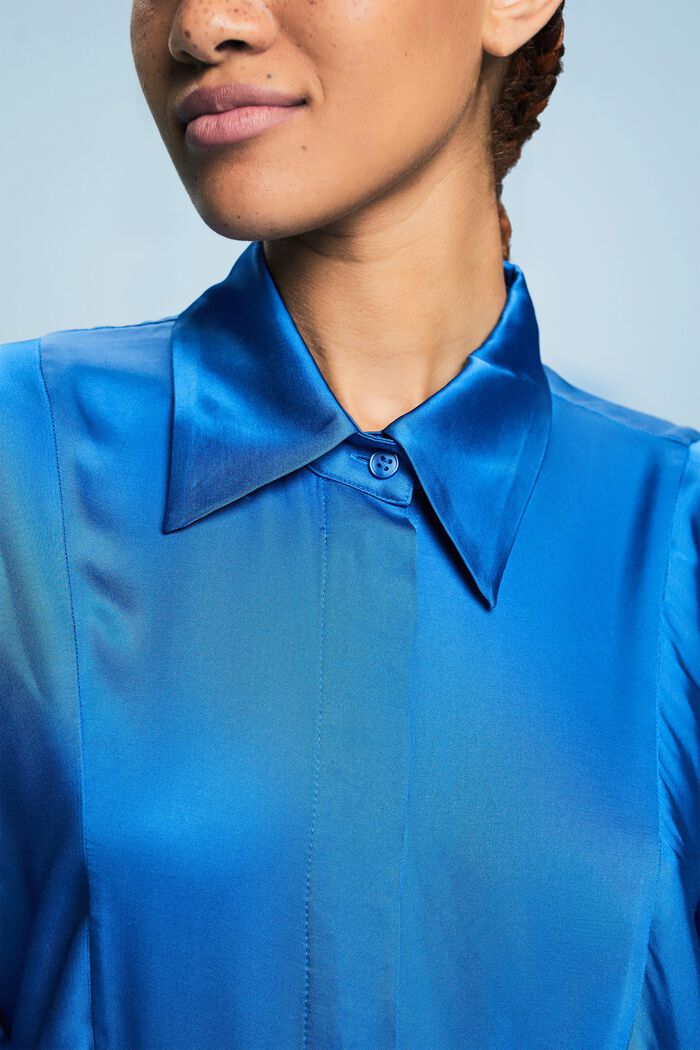 Satinbluse mit Schößchen und Drapierung