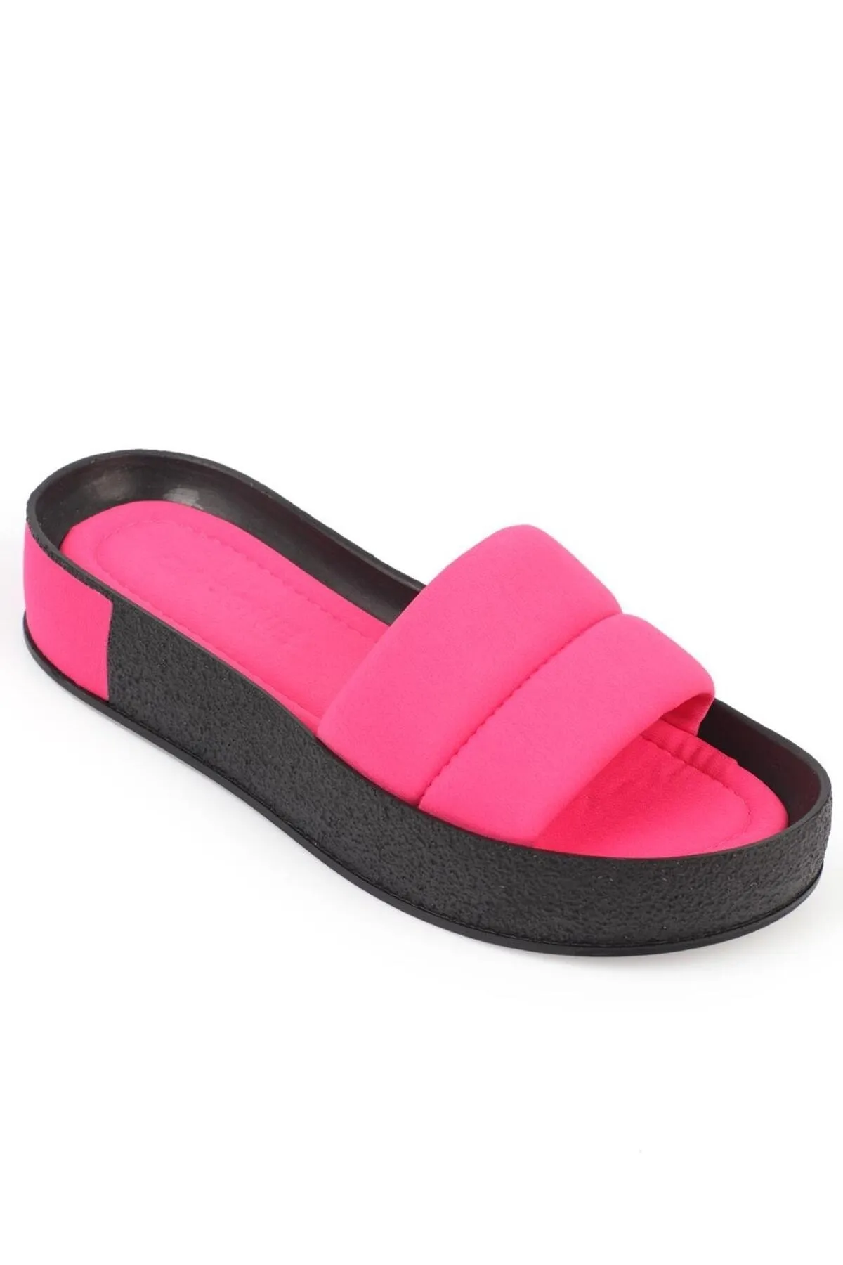 Capone Outfitters  Capone gesteppte, gebänderte, farbenfrohe, detaillierte Damenhausschuhe mit Keilabsatz aus mattem Satin und Fuchsia