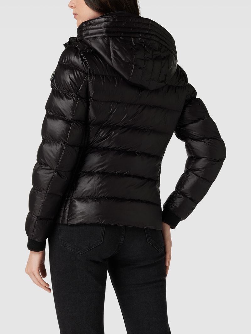 Steppjacke mit Label-Detail Modell 'HIGHCLASS' in schwarz