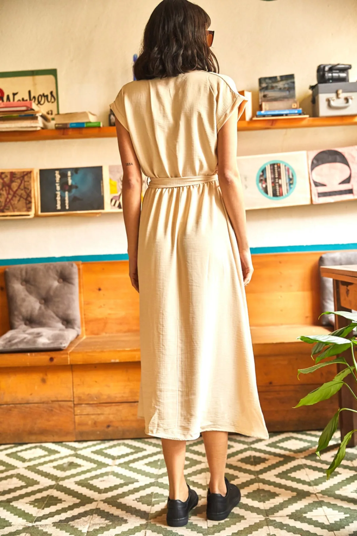 Olalook  Zweireihiges, gewebtes Kleid mit Schlitz und Gürtel für Damen in Steinoptik ELB-19001690