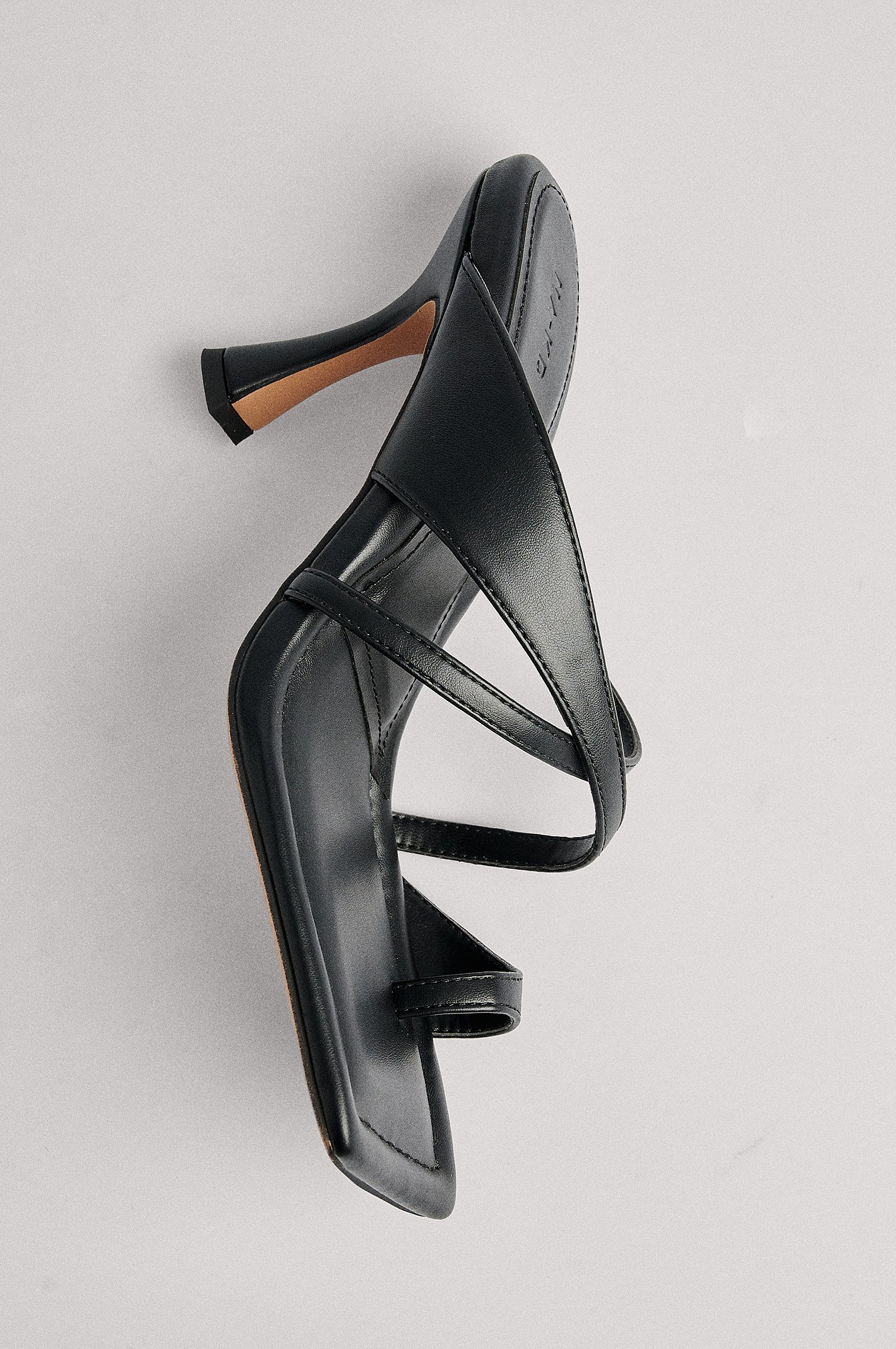 High-Heels mit gekreuzten Zehenriemen