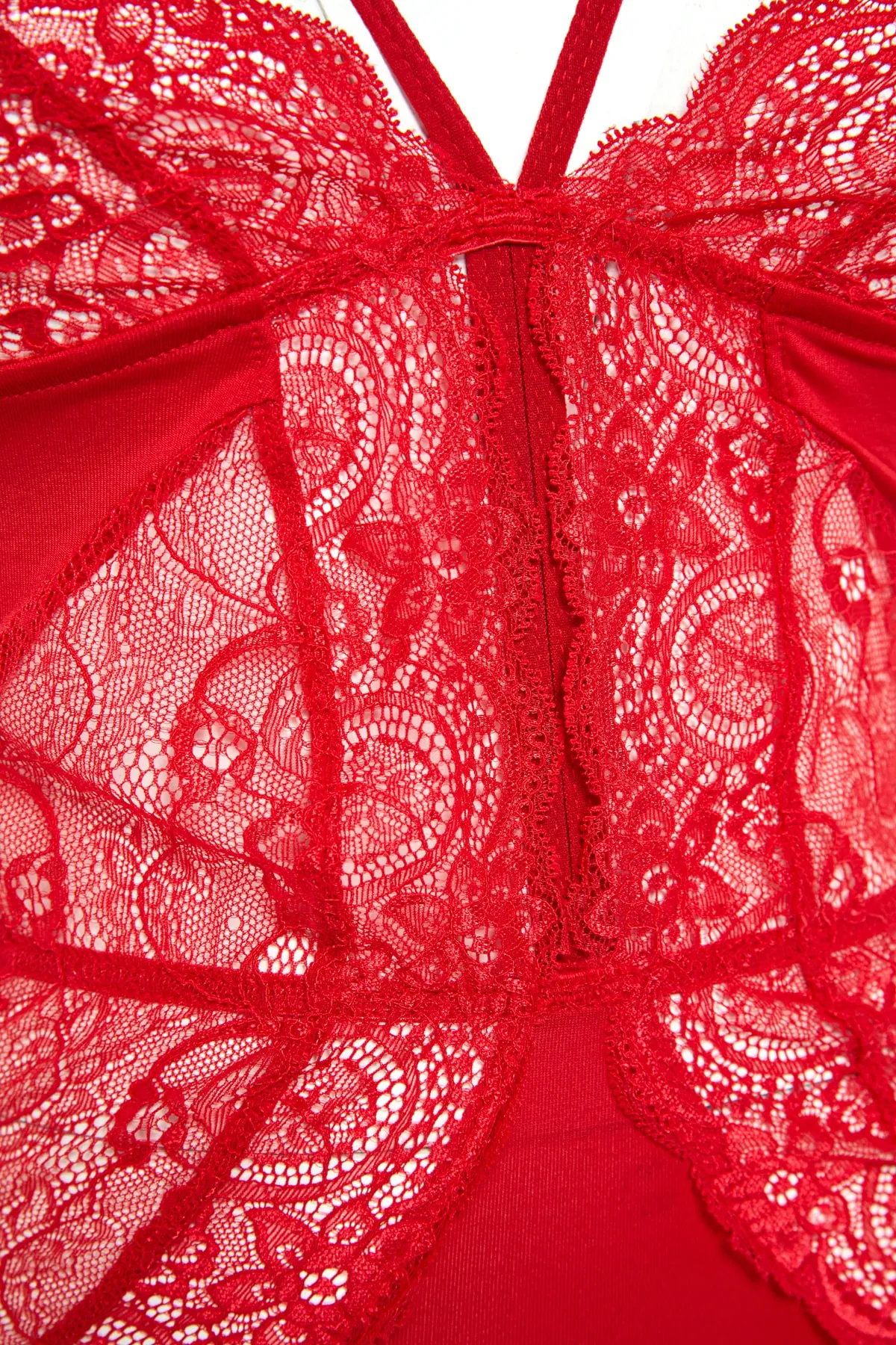 Trendyol Curve  Roter Spitzen-Body mit Details TBBSS23CS00000