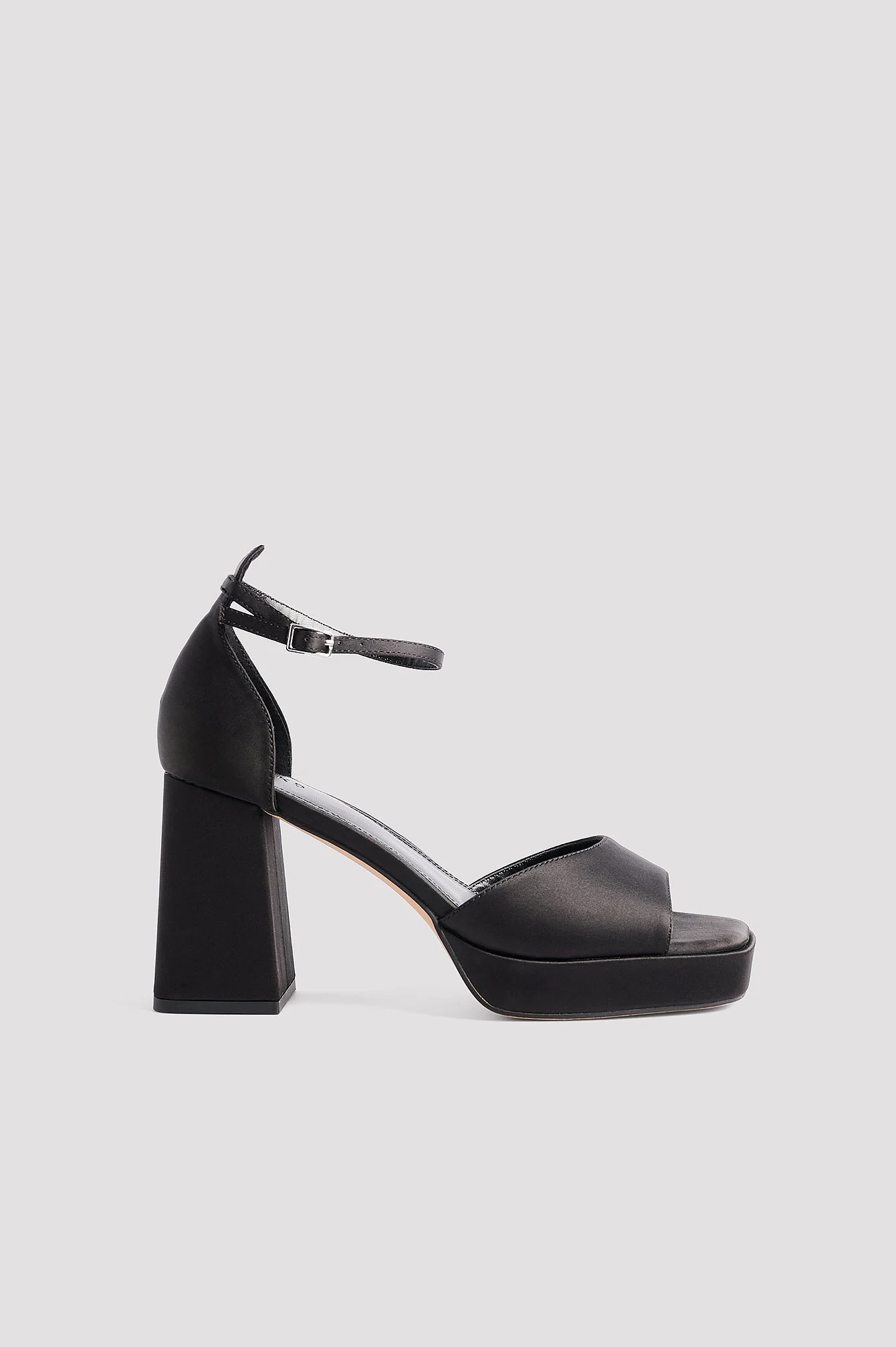 Plateau-High-Heels aus Satin