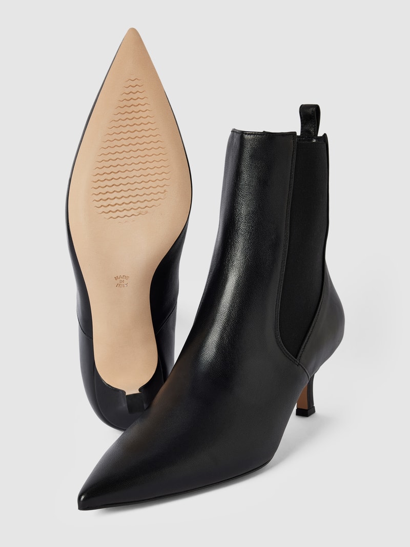 Stiefeletten mit elastischen Einsätzen in schwarz