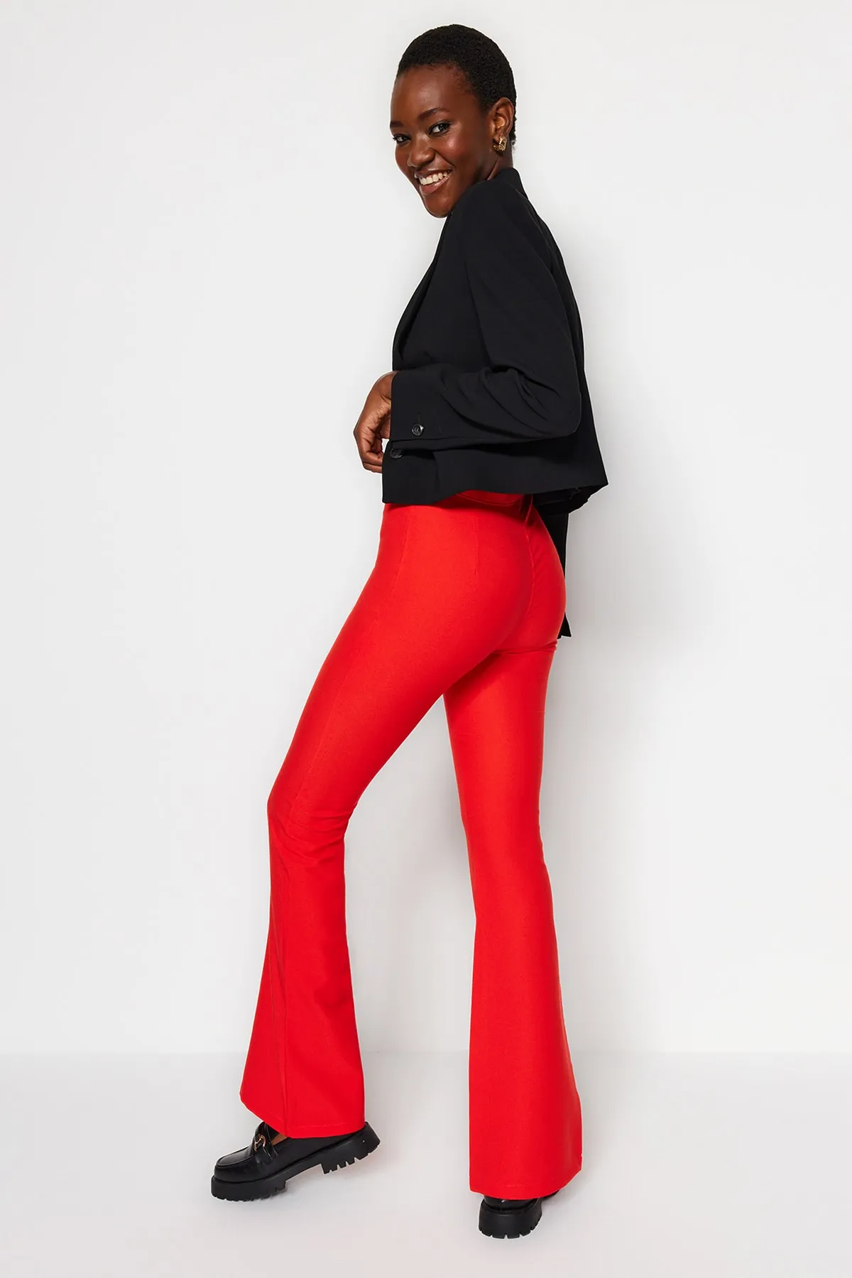 Trendyol Collection  Rote Schlaghose aus Webstoff TOFAW19BB0581