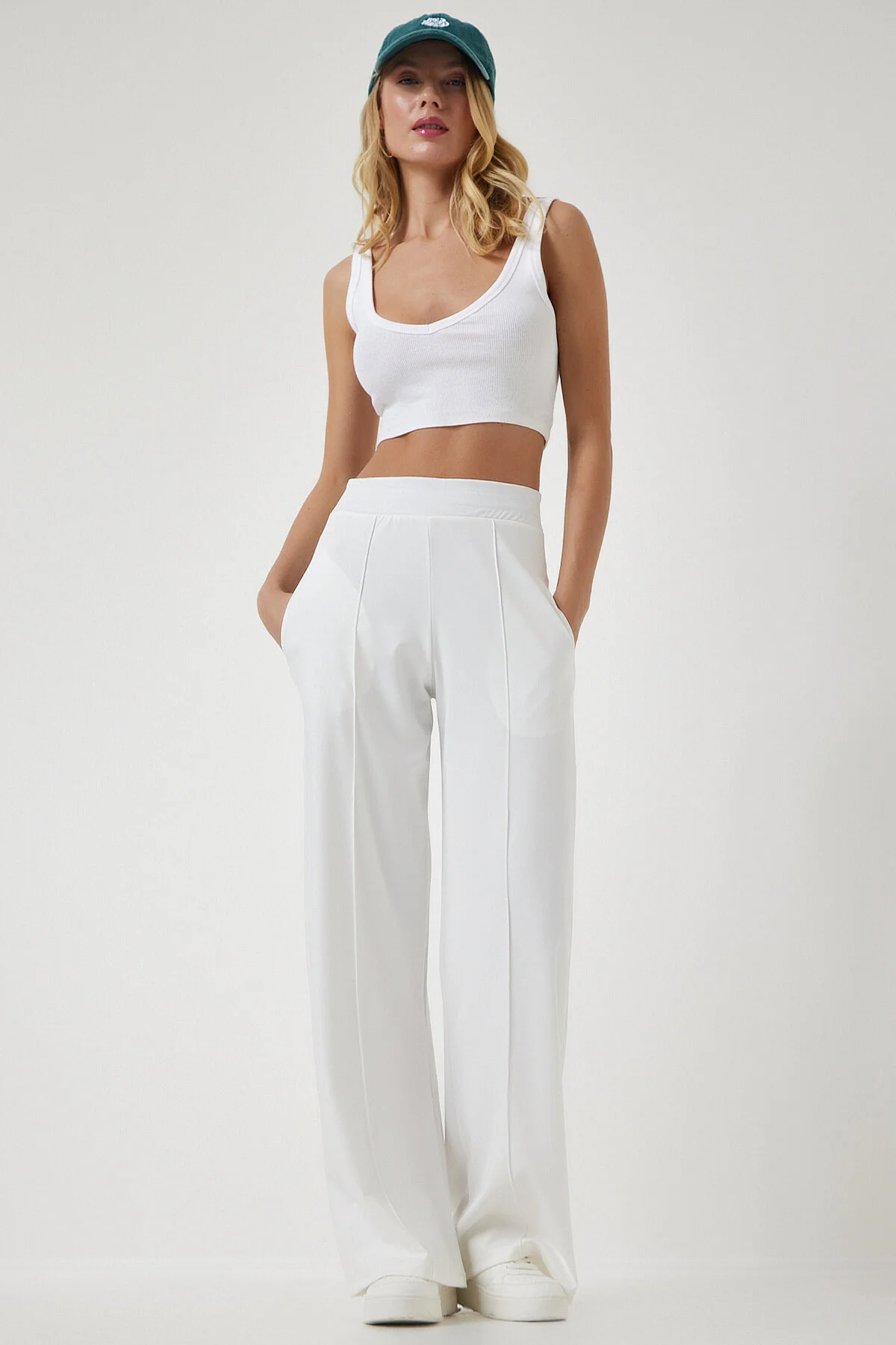 Happiness İstanbul  Weiße, dehnbare Jogginghose mit hoher Taille für Damen BF00030