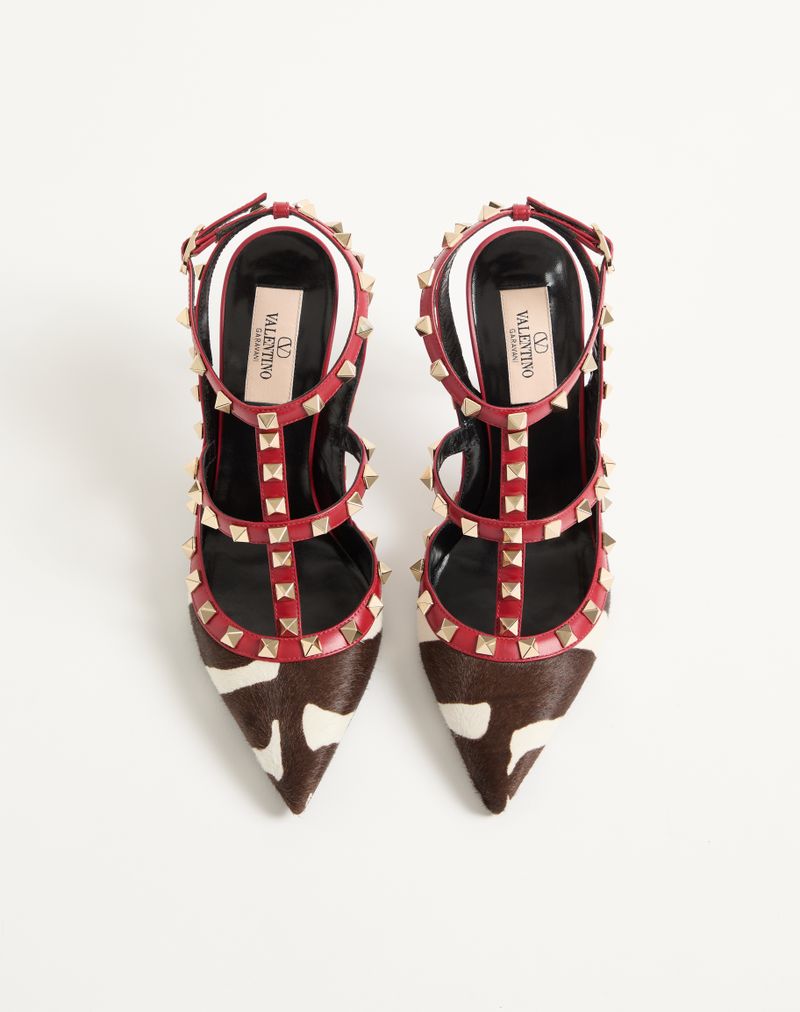 Rockstud pumps i 100 mm kalveskind med hesteskindseffekt