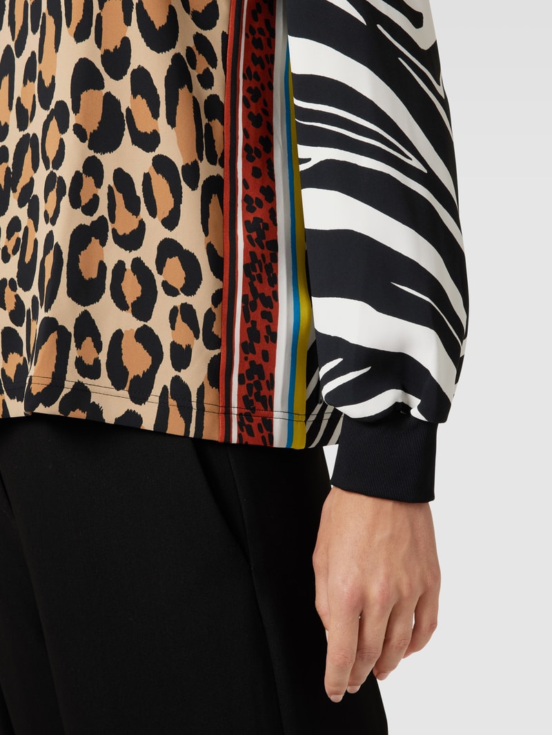 Bluse mit Allover-Print in schwarz