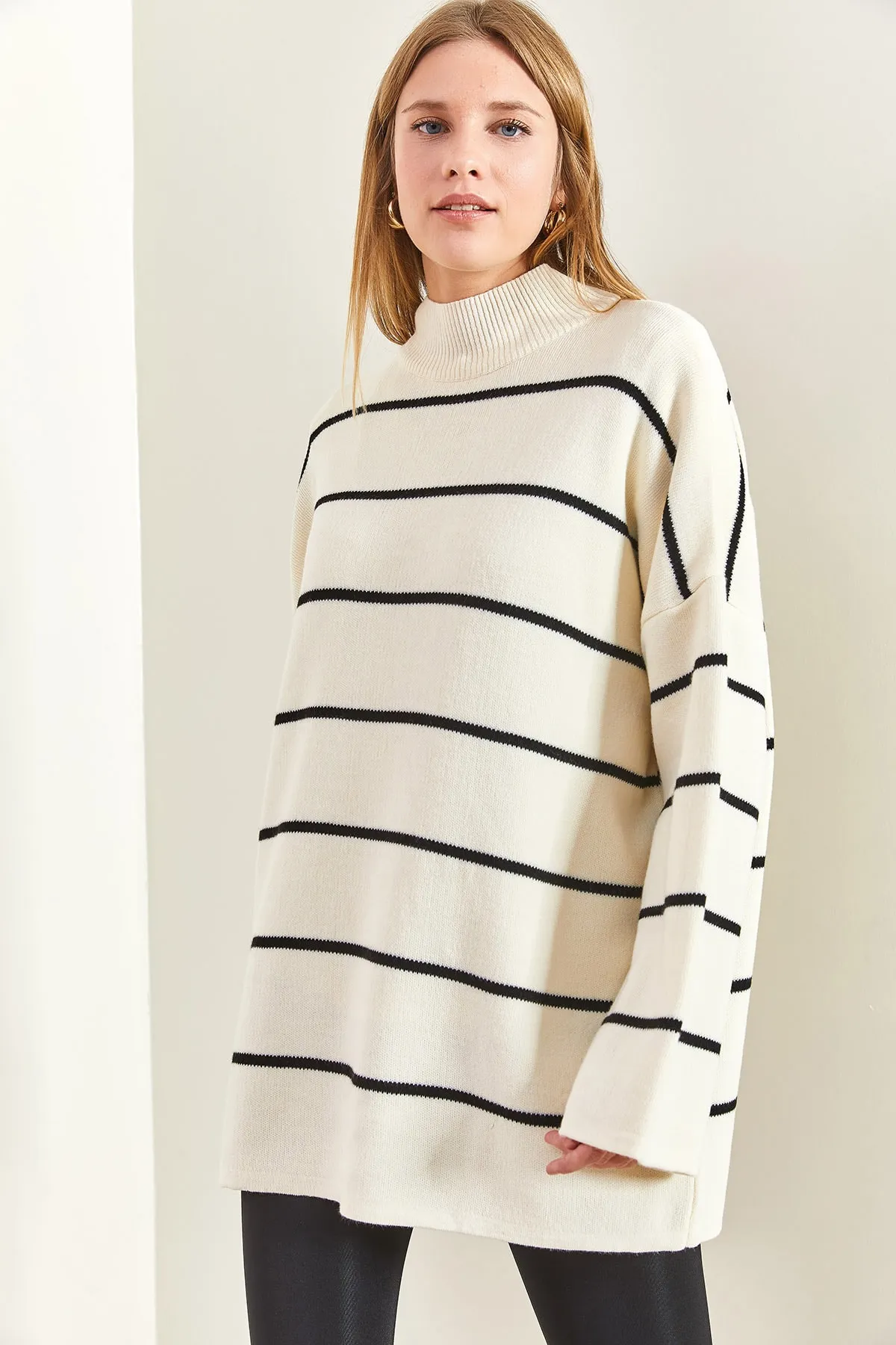 Bianco Lucci  Gestreifter Oversize-Strickpullover für Damen mit Rollkragen