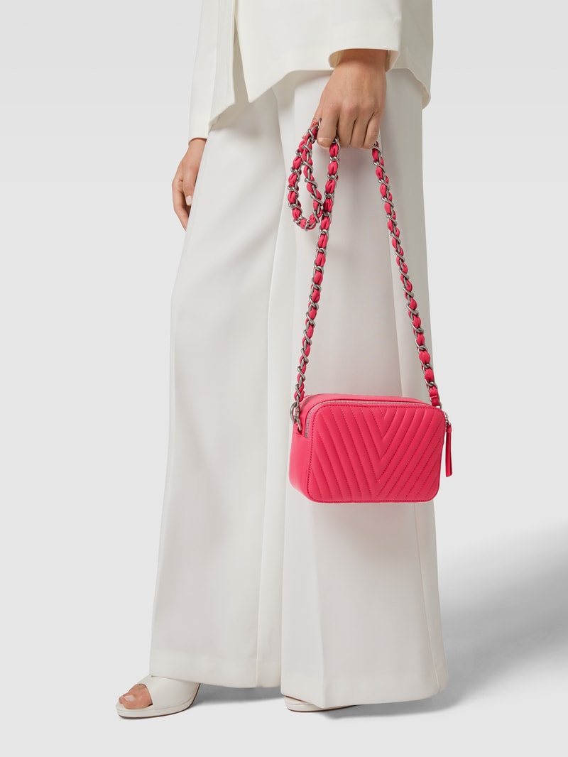 Umhängetasche mit Ziernähten Modell 'ELLA' in fuchsia