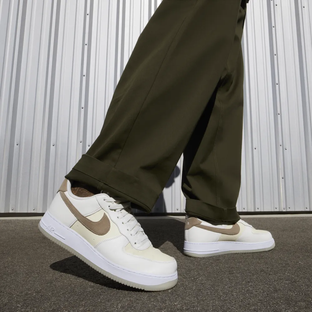 Nike Air Force 1 07 LV8 FN5832-101 / weiss