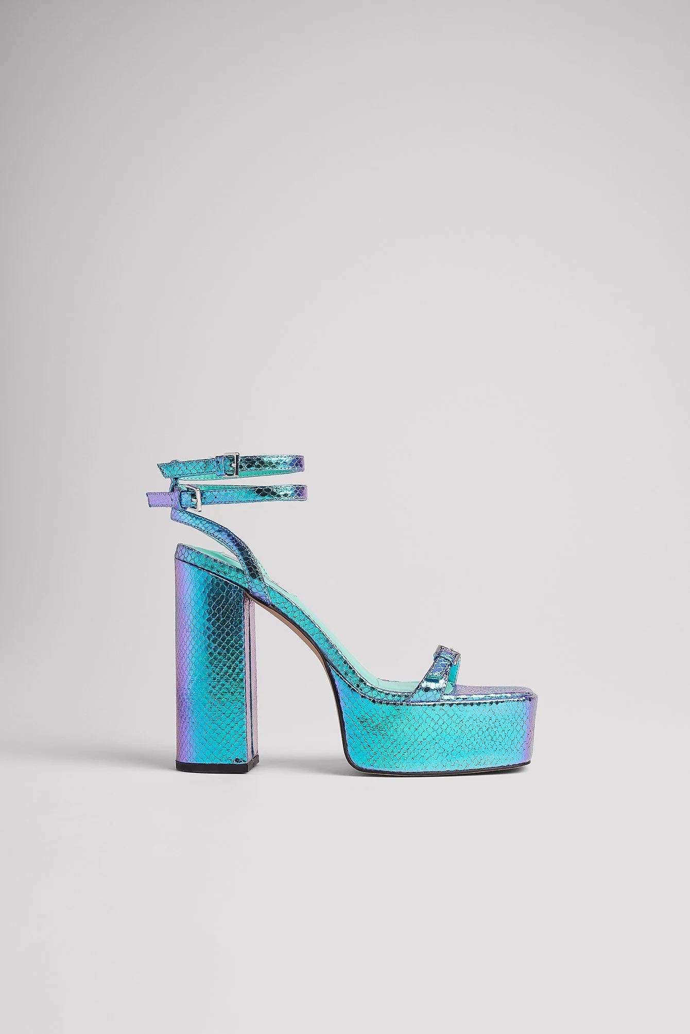 Plateau High Heels mit Doppelschnalle