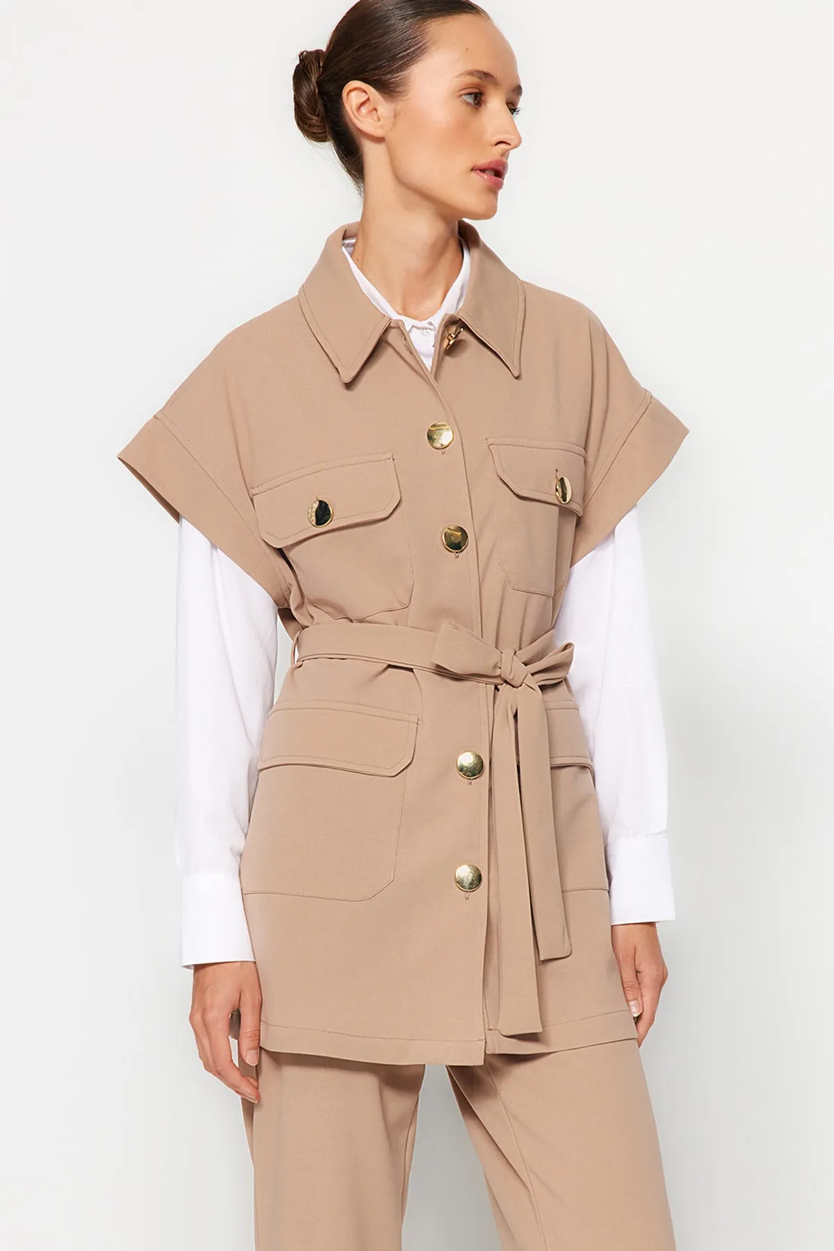 Trendyol Modest  Nerzgoldener Anzug mit geknöpfter Weste und Hose aus Strickoberteil TCTAW22US0062