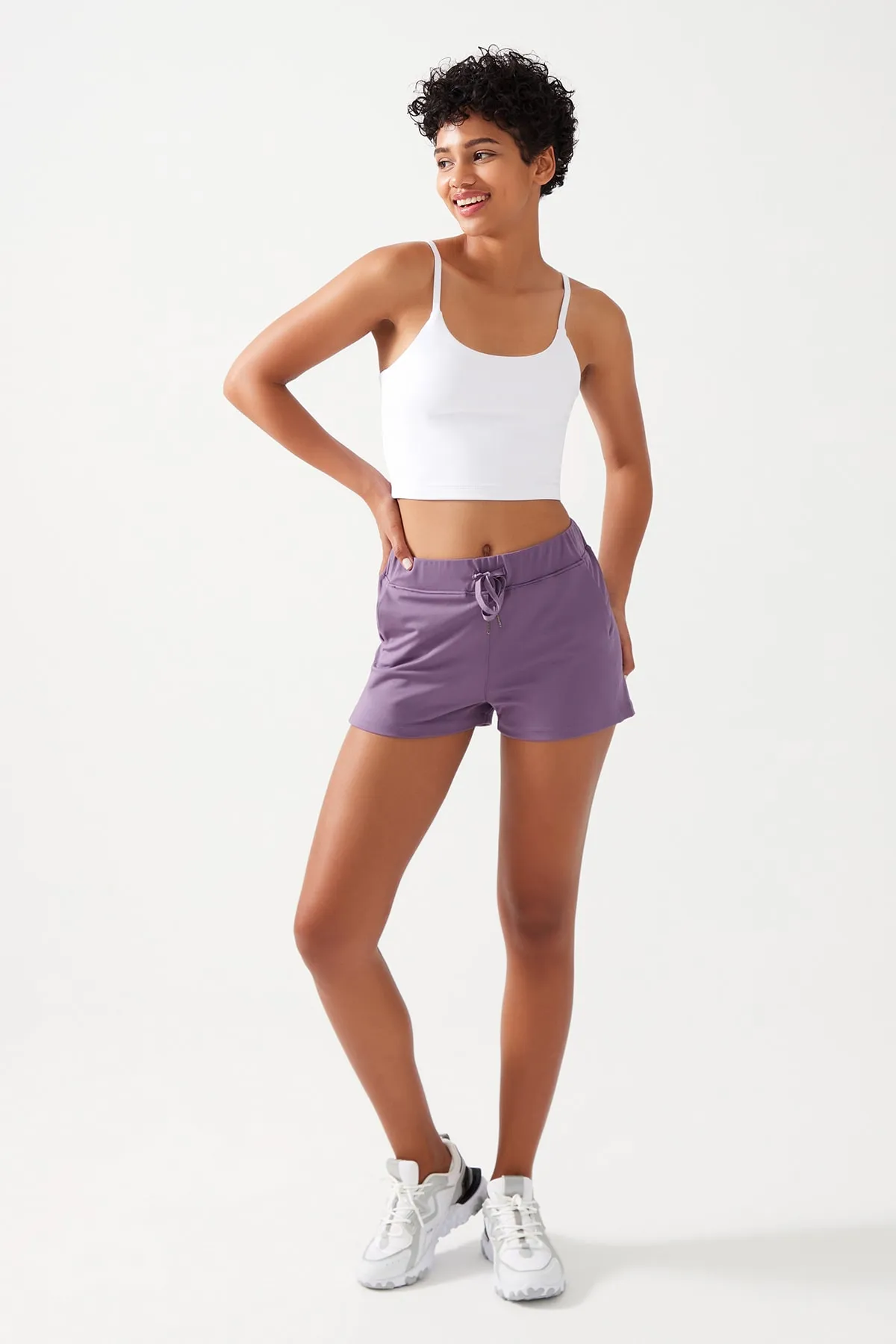 LOS OJOS  Damen-Sportshorts mit Taschen, elastischem Bund und Basic-Passform in Flieder