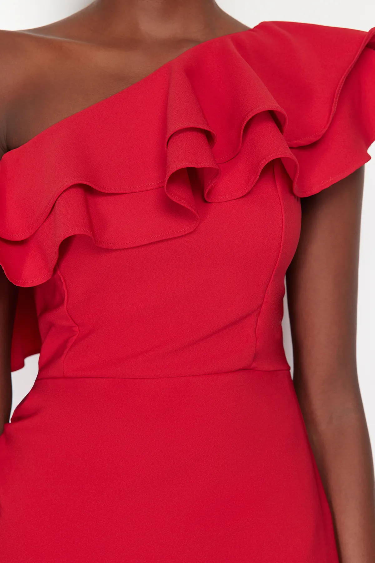 Trendyol Collection  Rotes, einärmliges, gerüschtes, elegantes Abendkleid TPRSS24EL00013