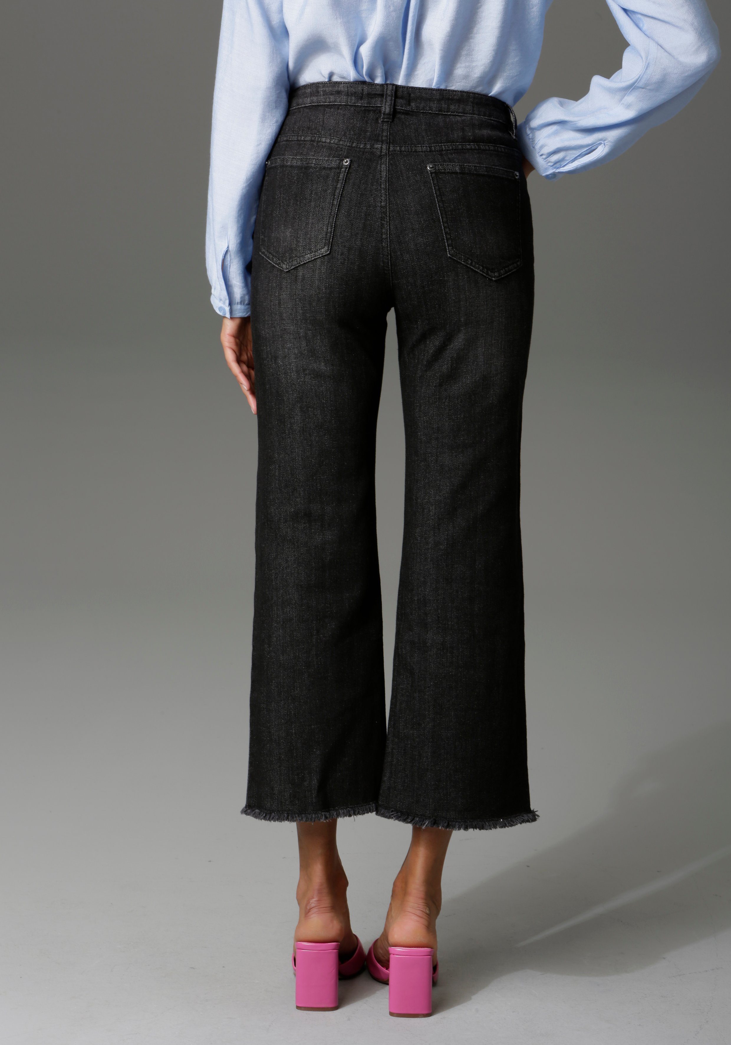 Aniston CASUAL 7/8-Jeans mit leicht ausgefranstem Beinabschluss