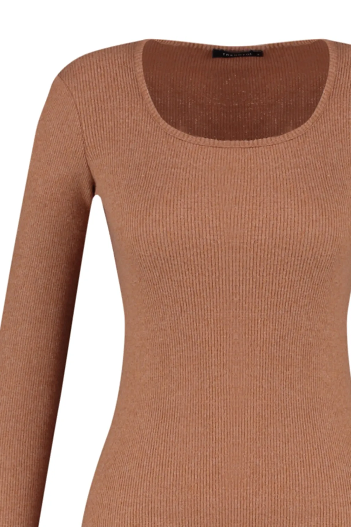 Trendyol Collection  Cinnamon – Tailliertes, geripptes, dehnbares Mini-Strickkleid mit Pool-Ausschnitt TWOAW21EL2241