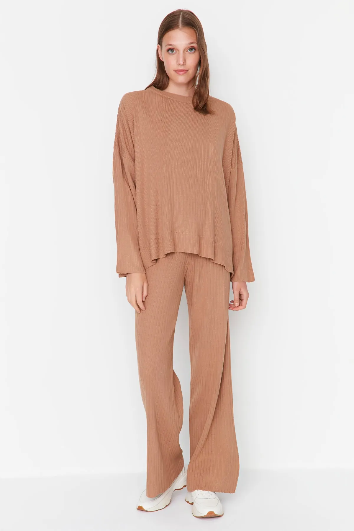 Trendyol Collection  Kamelfarbenes Strick-Top-Top-Set mit Rundhalsausschnitt TWOSS20AU0084